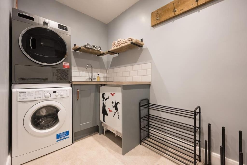 Lettered Board Apartments 1, 2 & 3 Пикъринг Екстериор снимка