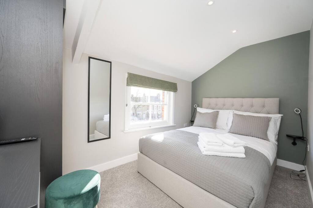 Lettered Board Apartments 1, 2 & 3 Пикъринг Екстериор снимка