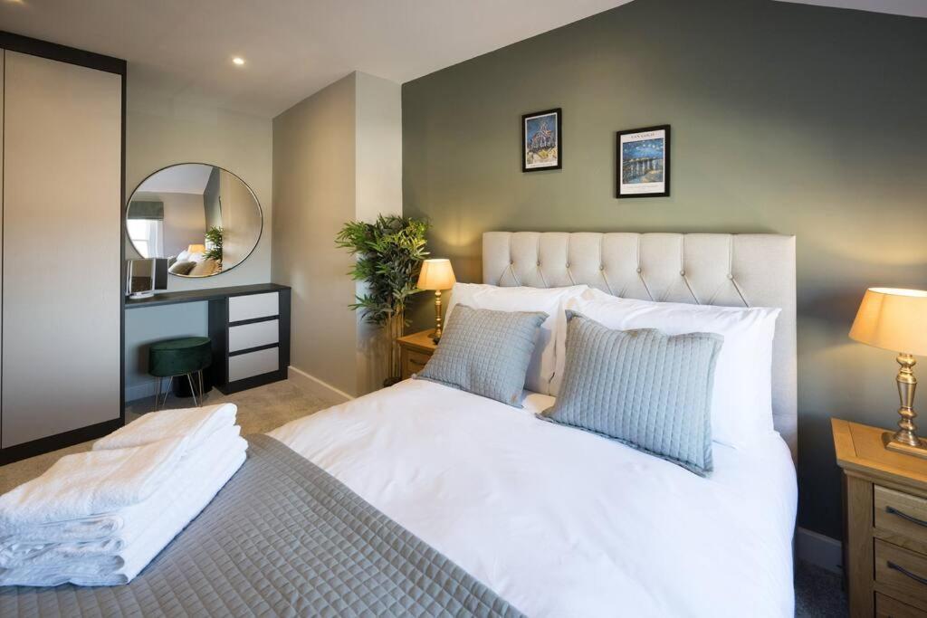Lettered Board Apartments 1, 2 & 3 Пикъринг Екстериор снимка